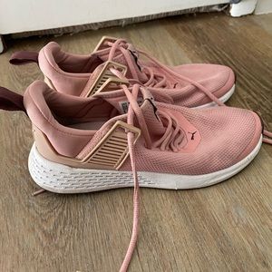 Puma tennis shoe size 8
